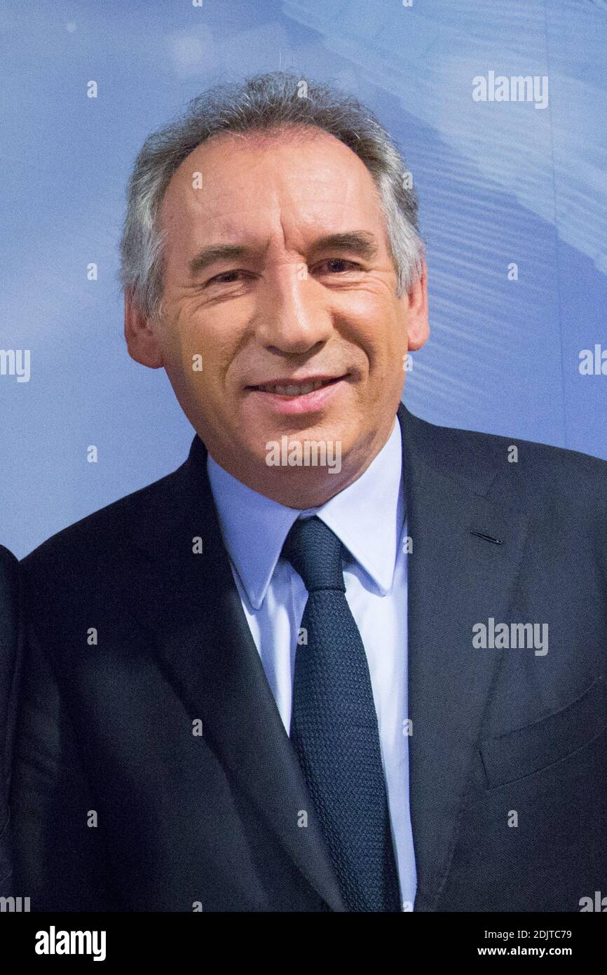 Francois Bayrou, presidente del modem est recu par Jean-Jacques Bourdin sur RMC-BFMTV a Parigi, Francia le 10 novembre 2016. Foto di Nasser Berzane/ABACAPRESS.COM Foto Stock