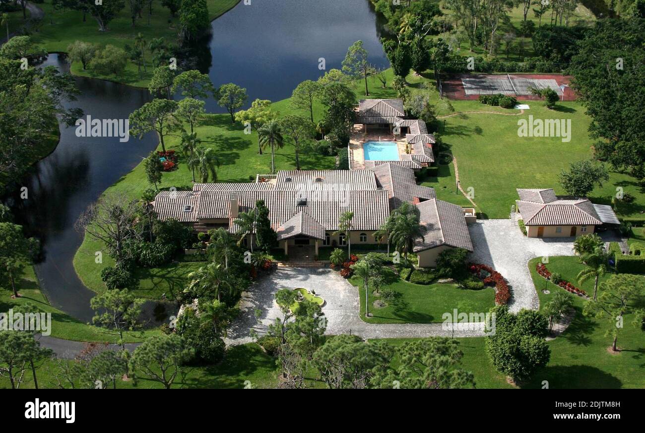 La nuova casa di 7,5 m della stella del golf Greg Norman a Boca Raton FL, a circa 2 miglia dalla casa recentemente divorziata di Chris Evert in Florida. La proprietà di 7.5 acri ha cinque camere da letto, una piscina e un campo da tennis. Foto interne Barclays International Realty Website. 12/18/06 Foto Stock