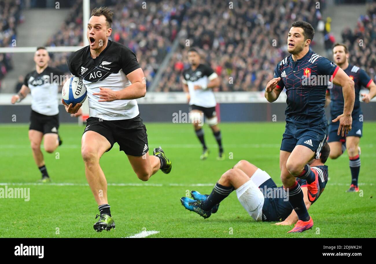 All Black's Israel Dagg durante il test di rugby autunnale Francia contro  Nuova Zelanda allo Stade de France a Saint-Denis, alla periferia di Parigi,  Francia, il 26 novembre 2016. The All Blacks
