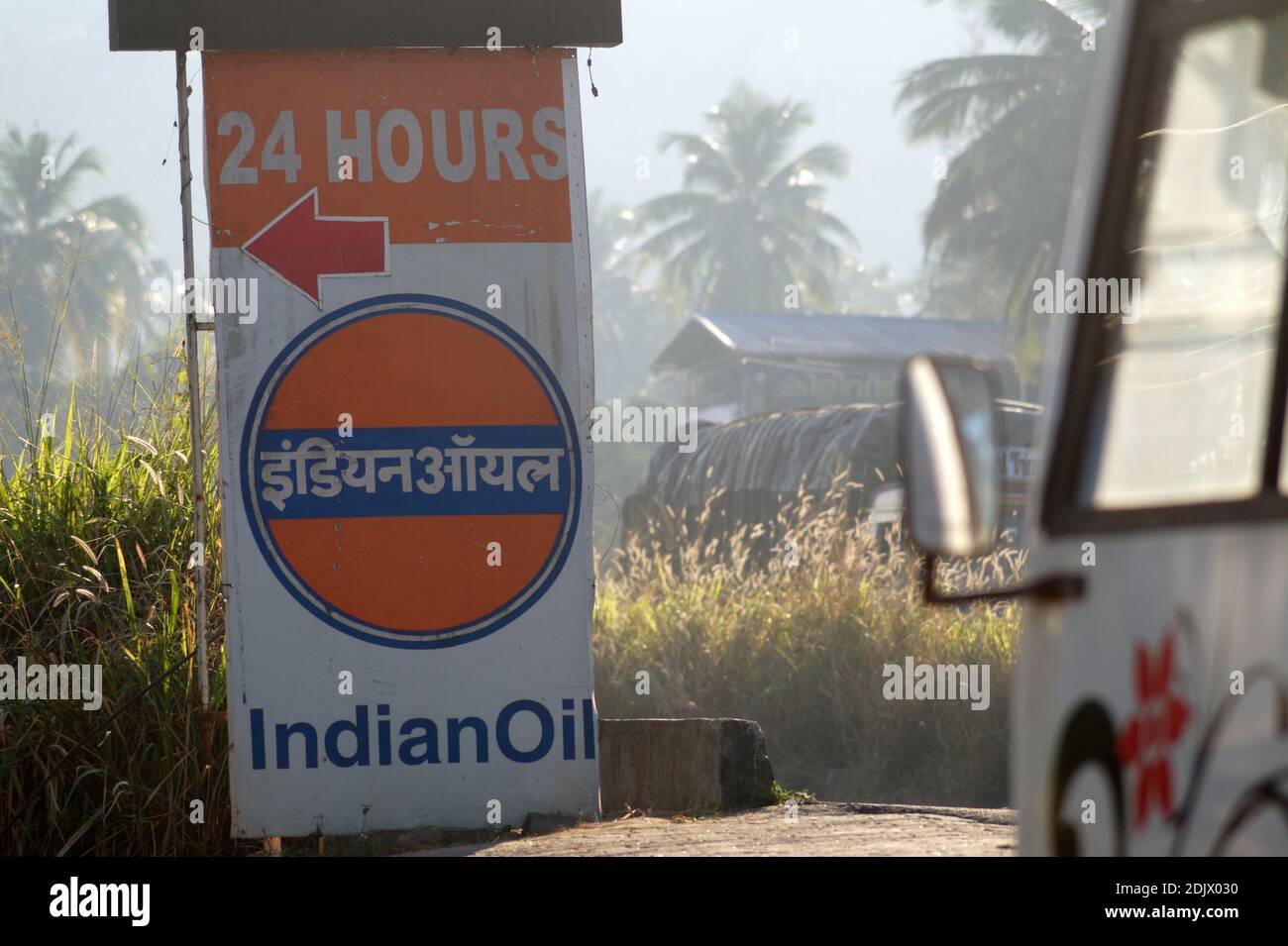 Thrissur, Kerlala, India - 11/20/2020: Segno della cooperazione indiana nel settore petrolifero in una pompa benzina Foto Stock