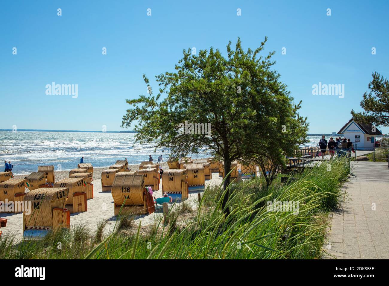 Germania, Schleswig-Holstein, Scharbeutz, Scharbeutz, Mar Baltico Spiaggia Whitsun 2020 Foto Stock