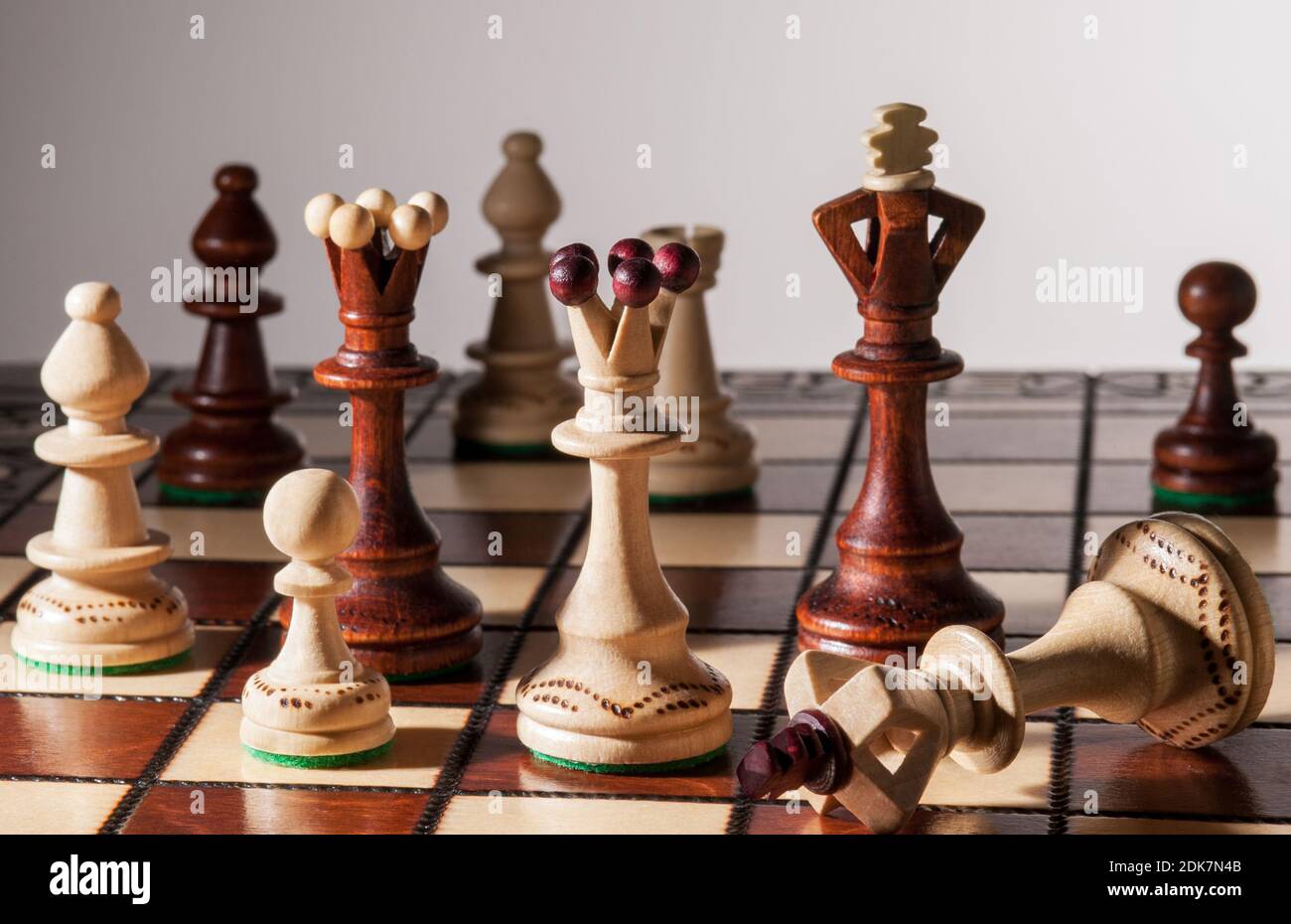 Scacchiera e scacchi figure.fuoco selettivo. Foto Stock
