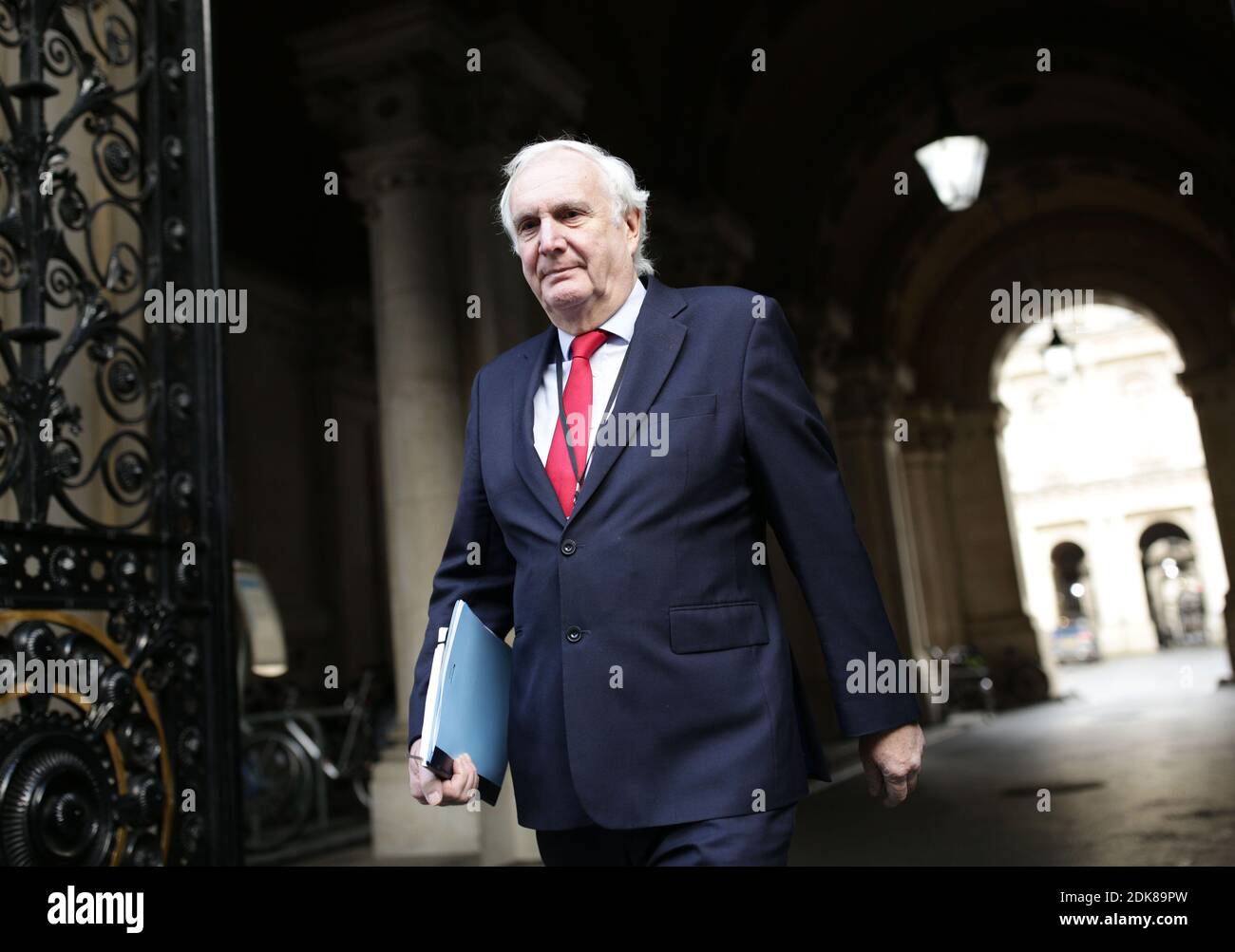 Il Consigliere strategico principale del primo Ministro Boris Johnson, Sir Edward Lister, tornando a Downing Street, Londra, dopo aver partecipato all'incontro settimanale del Governo presso l'ufficio degli Esteri e del Commonwealth (FCO). Foto Stock