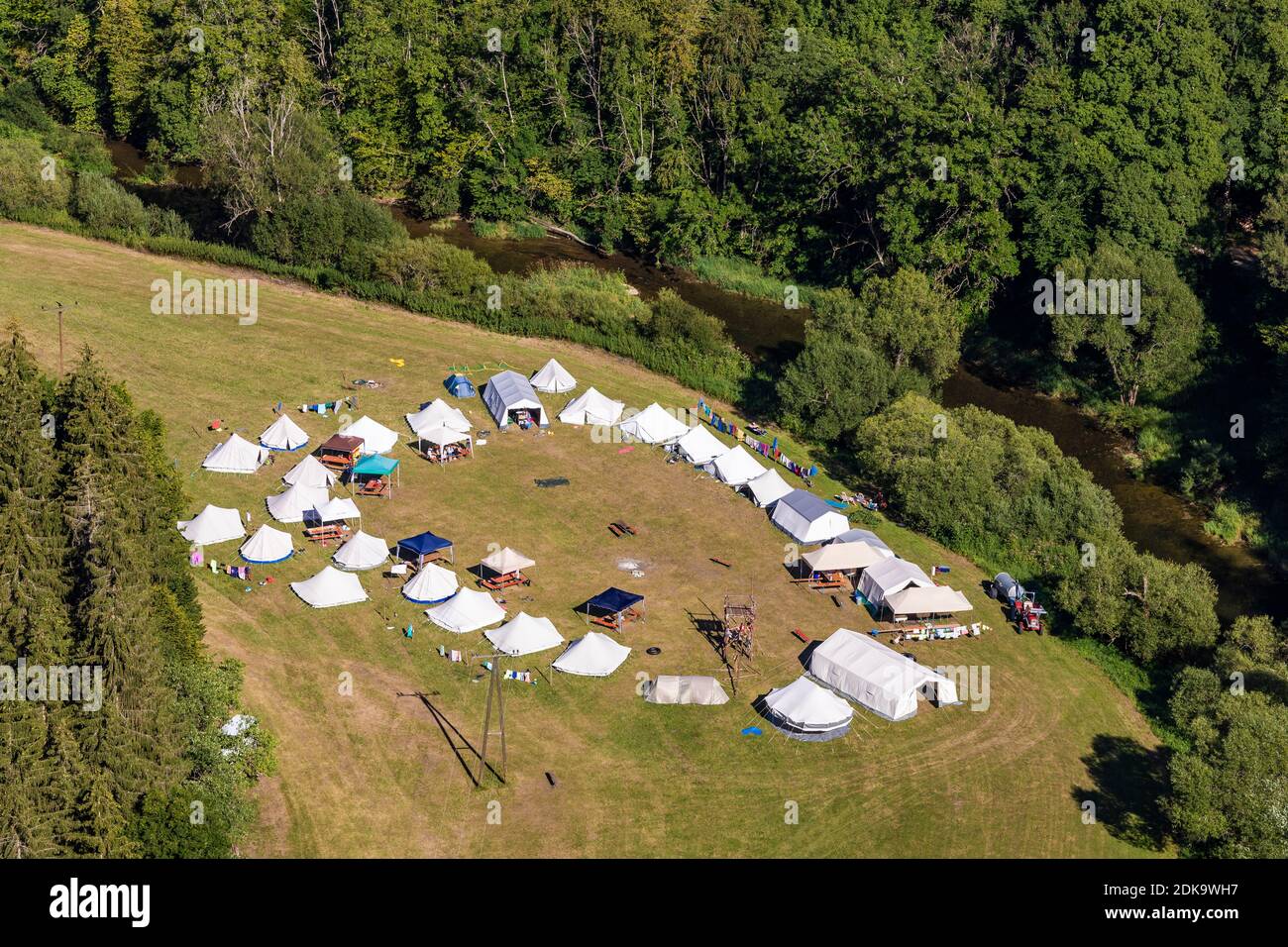 Germania, Baden-Wuerttemberg, Alb Svevo, Parco Naturale dell'Alto Danubio, alta Valle del Danubio, Danubio, campo per bambini, tende Foto Stock