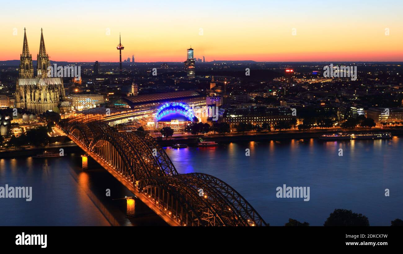 Colonia Germania Europa il Dom di notte Foto Stock