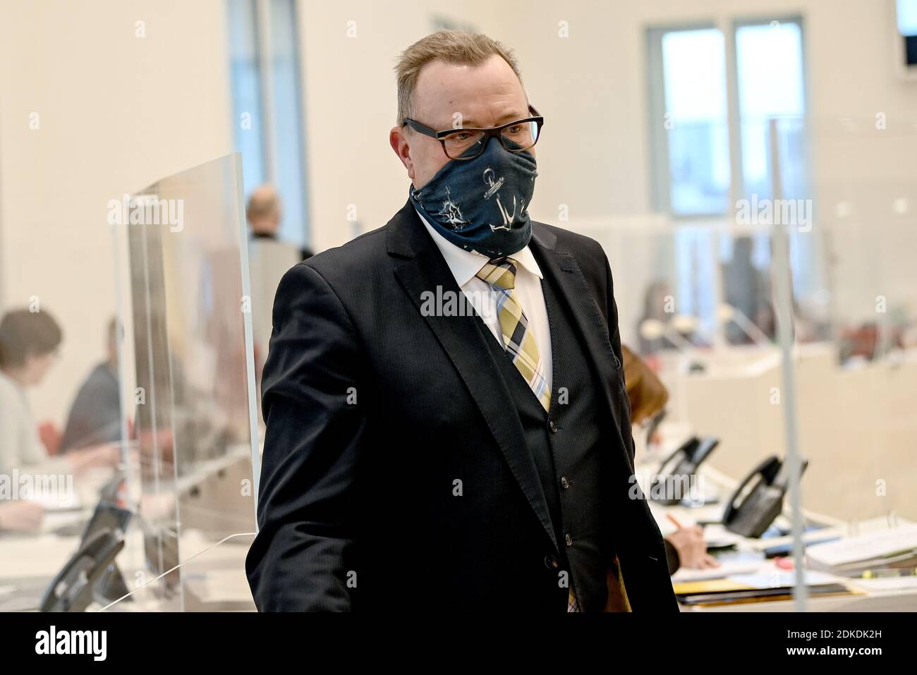 Potsdam, Germania. 15 Dic 2020. Michael Stübgen (CDU), Ministro degli interni e del Governo locale, a margine della ventottesima sessione del Parlamento dello Stato di Brandeburgo. Credit: Pedersen/dpa-Zentralbild/dpa/Alamy Live News Foto Stock