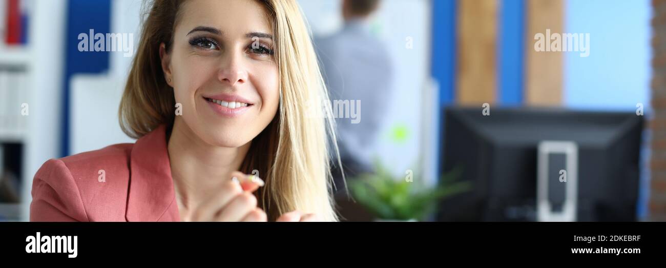 Collaboratori di sesso femminile e maschile Foto Stock