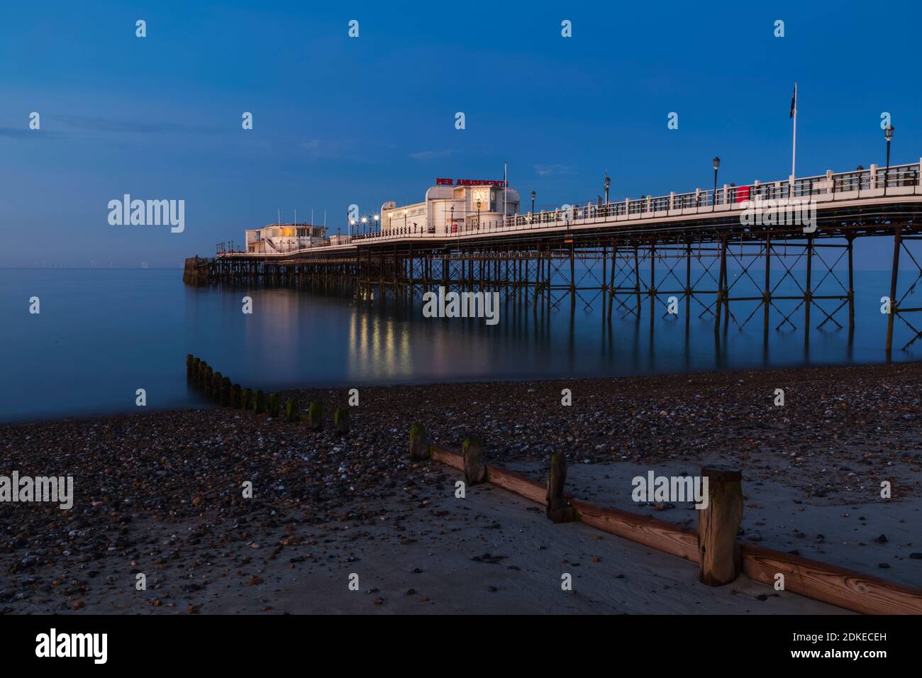 Inghilterra, West Sussex, Worthing, Worthing Beach e Pier Foto Stock