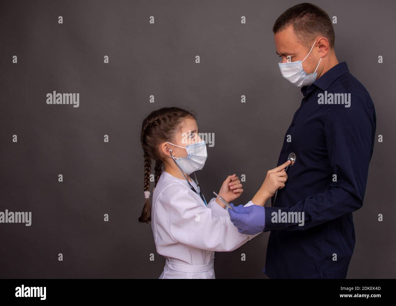 Bambino stetoscopio gioca immagini e fotografie stock ad alta risoluzione -  Alamy