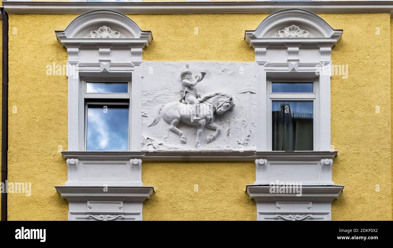 Dettaglio facciata di un postillon nel quartiere Lehel in Monaco di Baviera Foto Stock