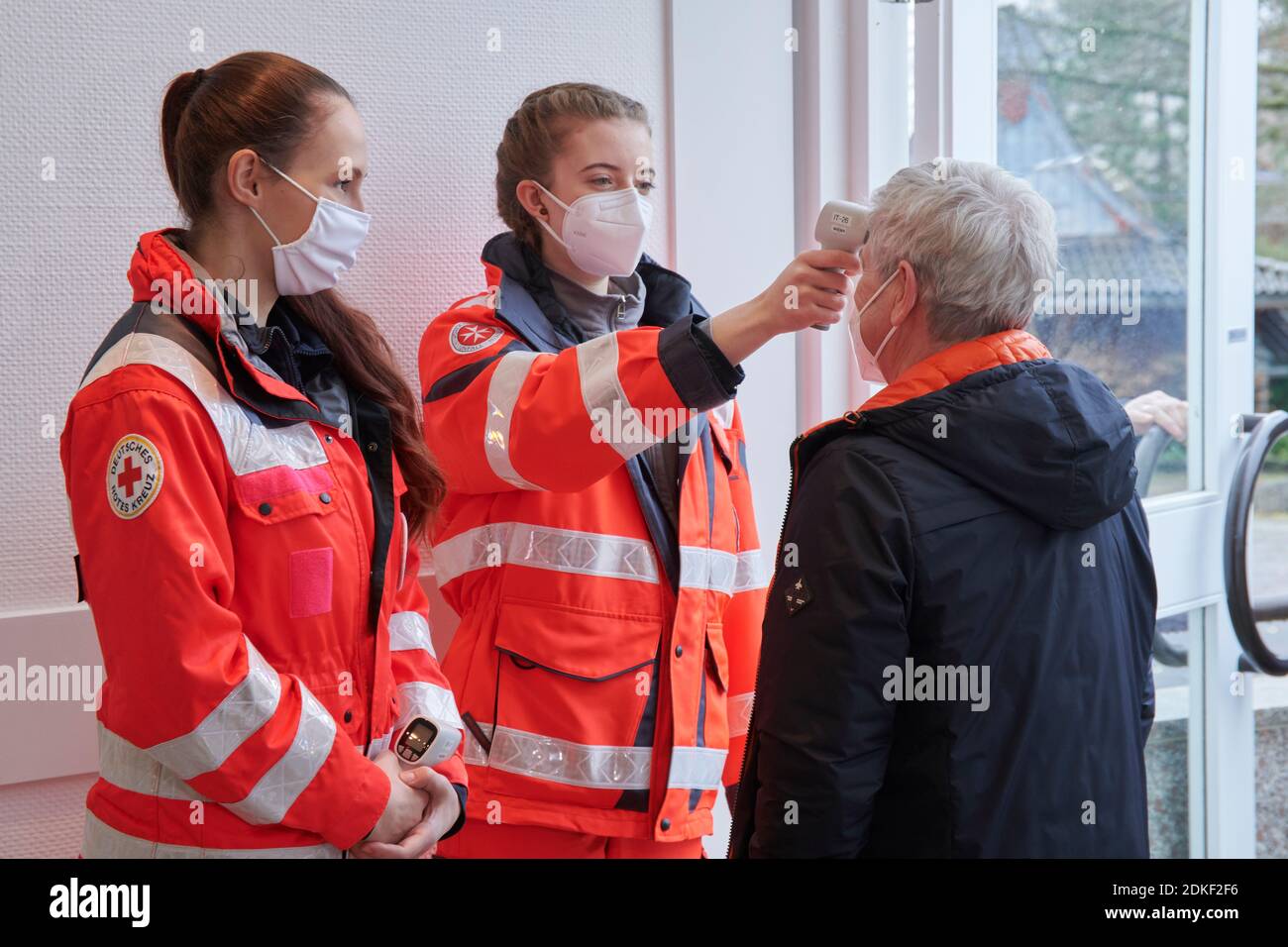 Impfzentrum der Stadt Essen in einer Messehalle eingerichtet mit Beteilingung verschiedenster Hilfsorganisationen Foto Stock