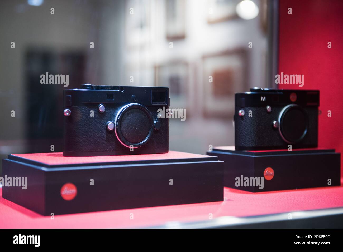 Milano, Italia - 23 settembre 2017: Leica fotocamere digitali del negozio Leica con sede a Milano. Foto Stock