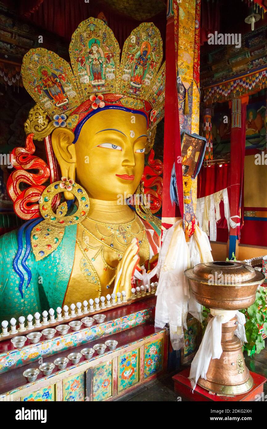 Parte superiore della statua gigante del Buddha di Maitreya (la più grande statua di questo tipo in Ladakh, che copre due piani dell'edificio) nel Monastero di Thikse ne Foto Stock