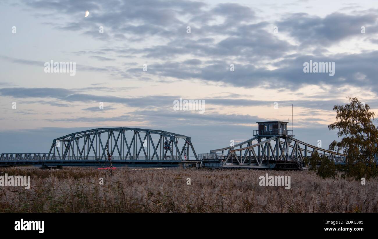 La Germania, Meclemburgo-Pomerania occidentale, Zingst, Meiningenbrücke, collega la terraferma con la penisola di Fischland-Darß-Zingst. Foto Stock