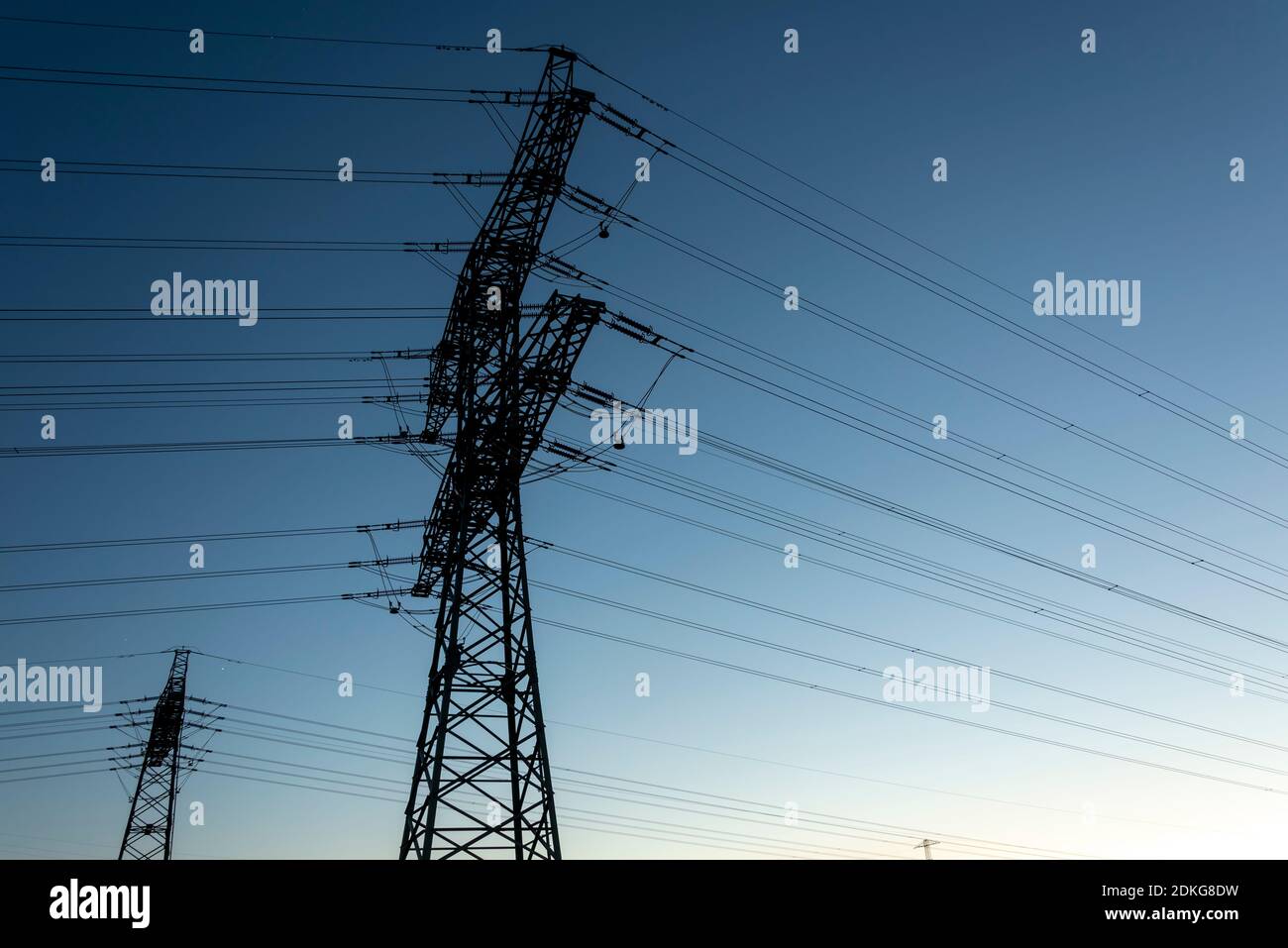 Linee elettriche, piloni di corrente pesante, Wolmirstedt, Sassonia-Anhalt, Germania Foto Stock