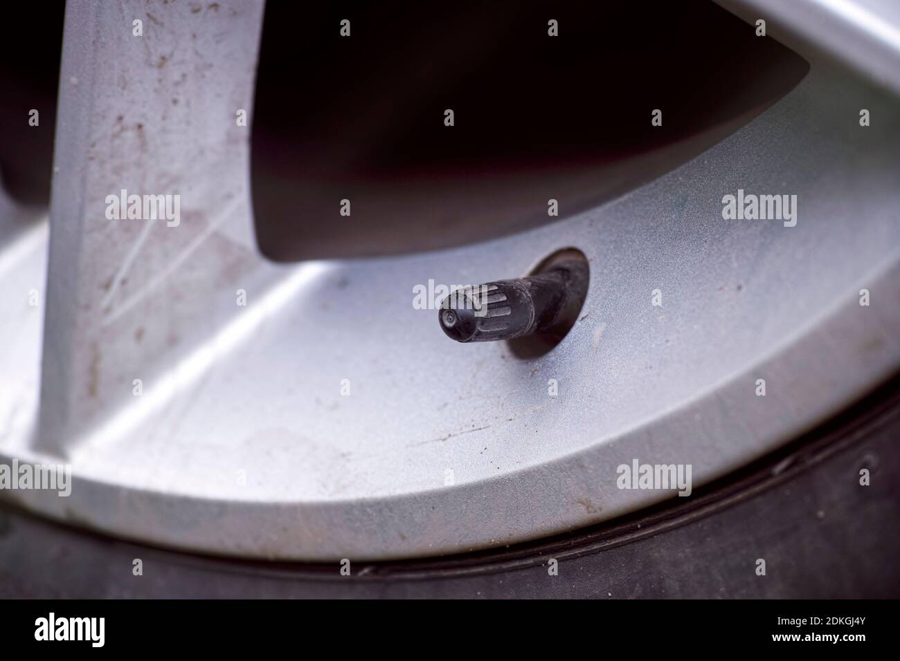 Primo piano del nipplo della ruota per auto Foto Stock