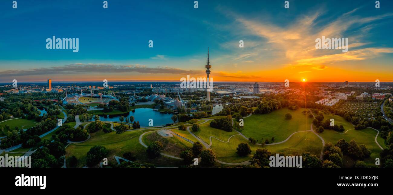 Vista mozzafiato dell'alba su Monaco in una splendida mattinata una giornata estiva Foto Stock