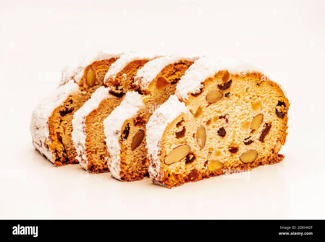 Stollen di Natale fatto in casa con zucchero in polvere come biscotti di Natale Foto Stock