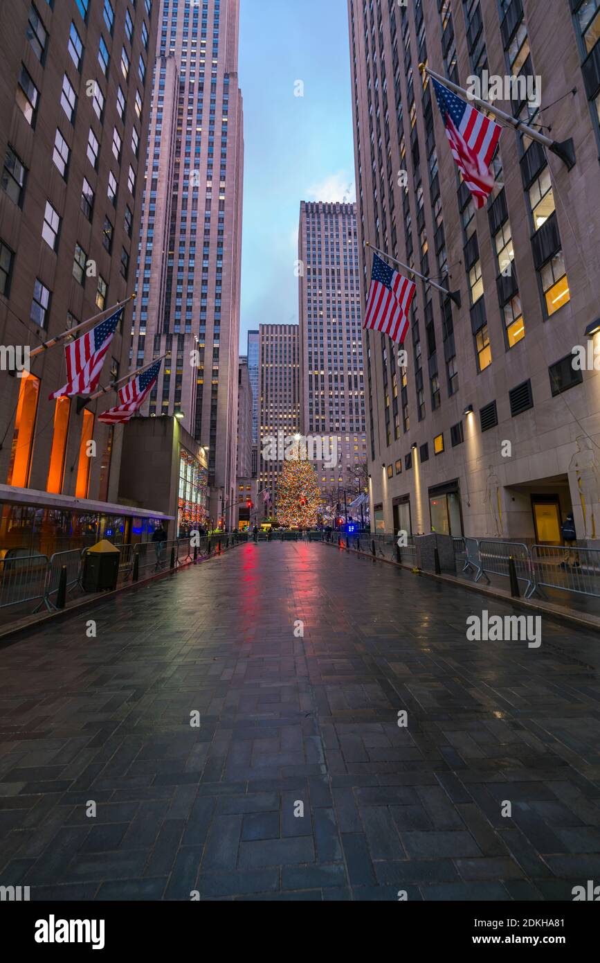 Rock Feller Center albero di Natale durante il Natale tra il Covid-19 Pandemia Foto Stock