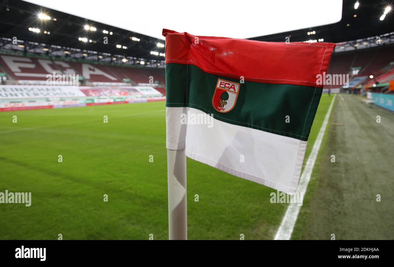 Bandiera d'angolo con emblema di club, stemma di club FCA. Calcio 1a stagione Bundesliga 2020/2021, 11th matchday, matchday11, FC Augusta - FC Schalke 04 2-2 il 13 dicembre 2020 WWK ARENA ad Augusta, LE NORMATIVE DFL VIETANO QUALSIASI USO DI FOTOGRAFIE COME SEQUENZE DI IMMAGINI E/O QUASI-VIDEO. SOLO PER USO EDITORIALE. Foto: Max Ellerbrake/firos Sportphoto/Pool via SVEN SIMON Fotoagentur GmbH & Co 41 N. 45479 M uelheim/R uhr N. tel 0208/9413250 numero di fax 0208/9413260 N. GLS BANK N. BLZ 430 609 67 N. CONTO 4030 025 100 N. IBAN DE75 4306 0967 4030 0251 00 N. BIC GENODE1GL Foto Stock