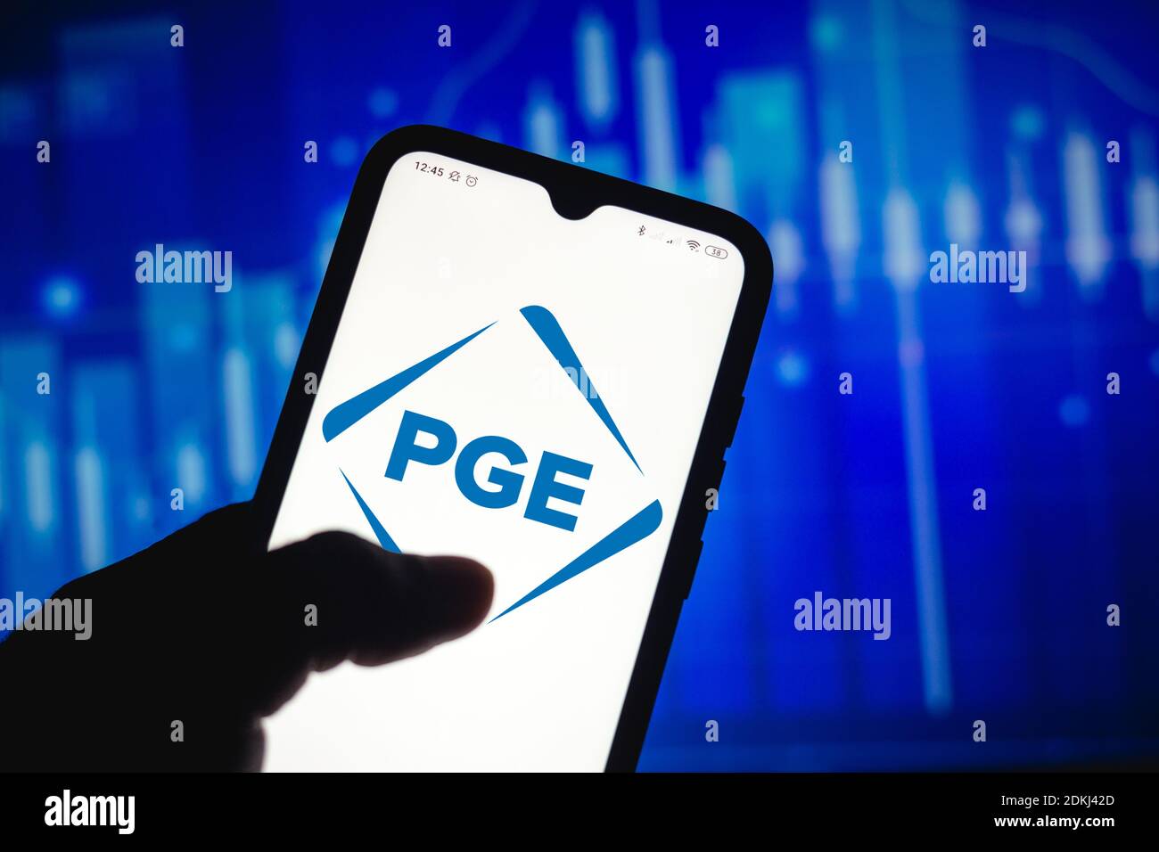 In questa illustrazione è illustrato il logo Portland General Electric (PGE) visualizzato sullo smartphone. Foto Stock