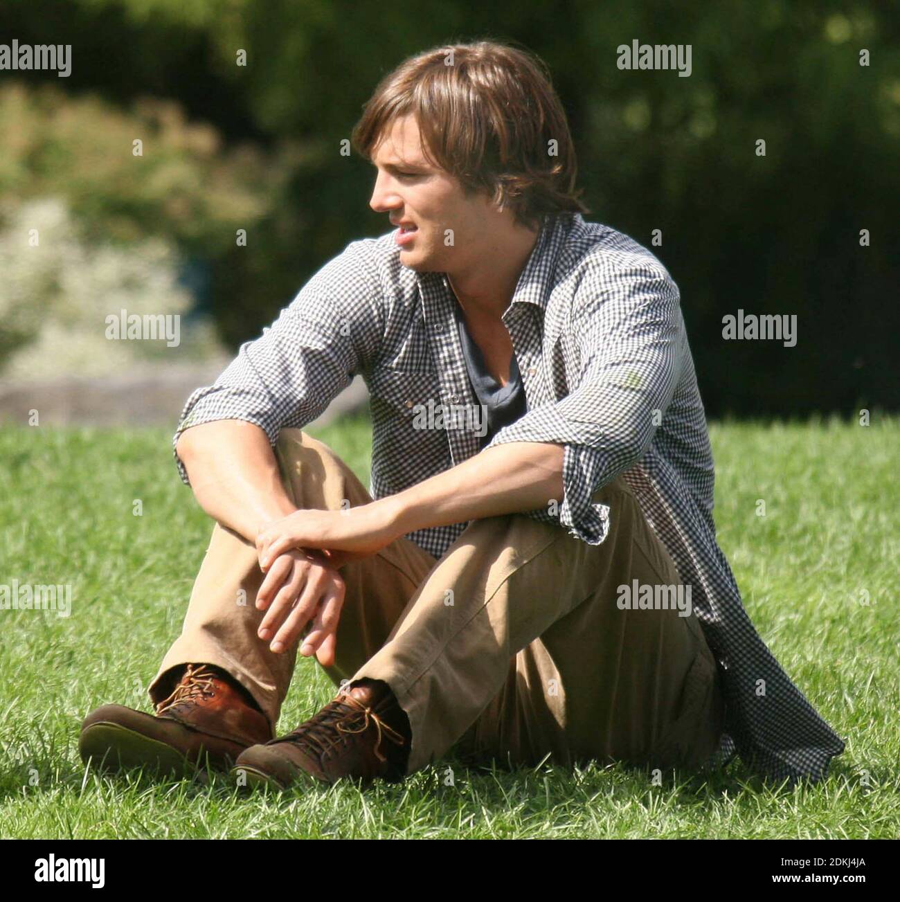 New York, New York 10-02-07 Ashton Kutcher sul set di film "What Happens in Vegas" a Central Park. Foto di John Barrett/PHOTOlink Foto Stock