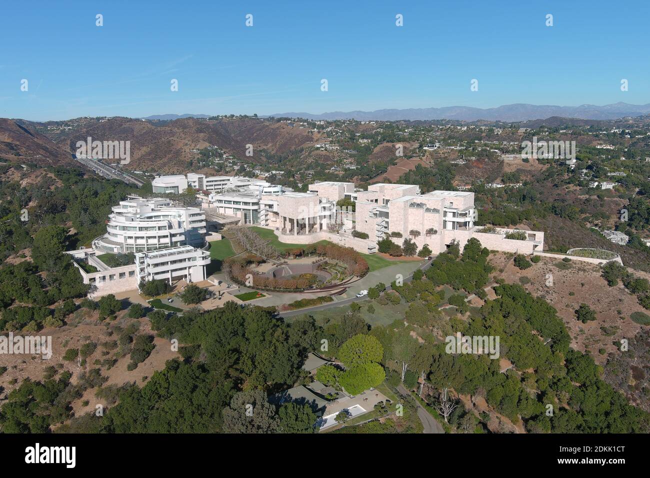 Una vista aerea del Getty Center, martedì 15 dicembre 2020, a Los Angeles. Foto Stock