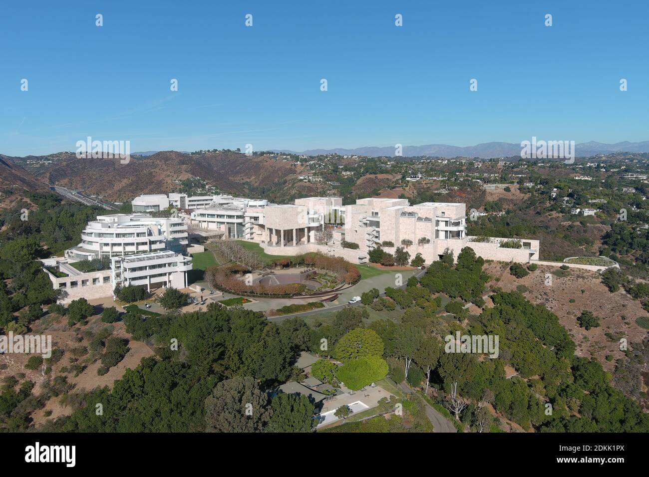 Una vista aerea del Getty Center, martedì 15 dicembre 2020, a Los Angeles. Foto Stock