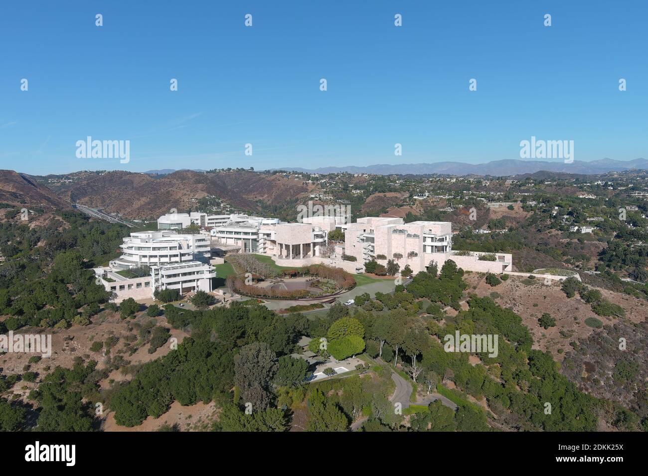 Una vista aerea del Getty Center, martedì 15 dicembre 2020, a Los Angeles. Foto Stock