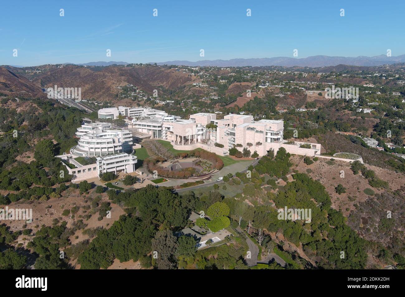 Una vista aerea del Getty Center, martedì 15 dicembre 2020, a Los Angeles. Foto Stock
