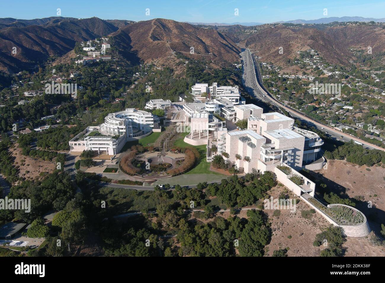 Una vista aerea del Getty Center, martedì 15 dicembre 2020, a Los Angeles. Foto Stock