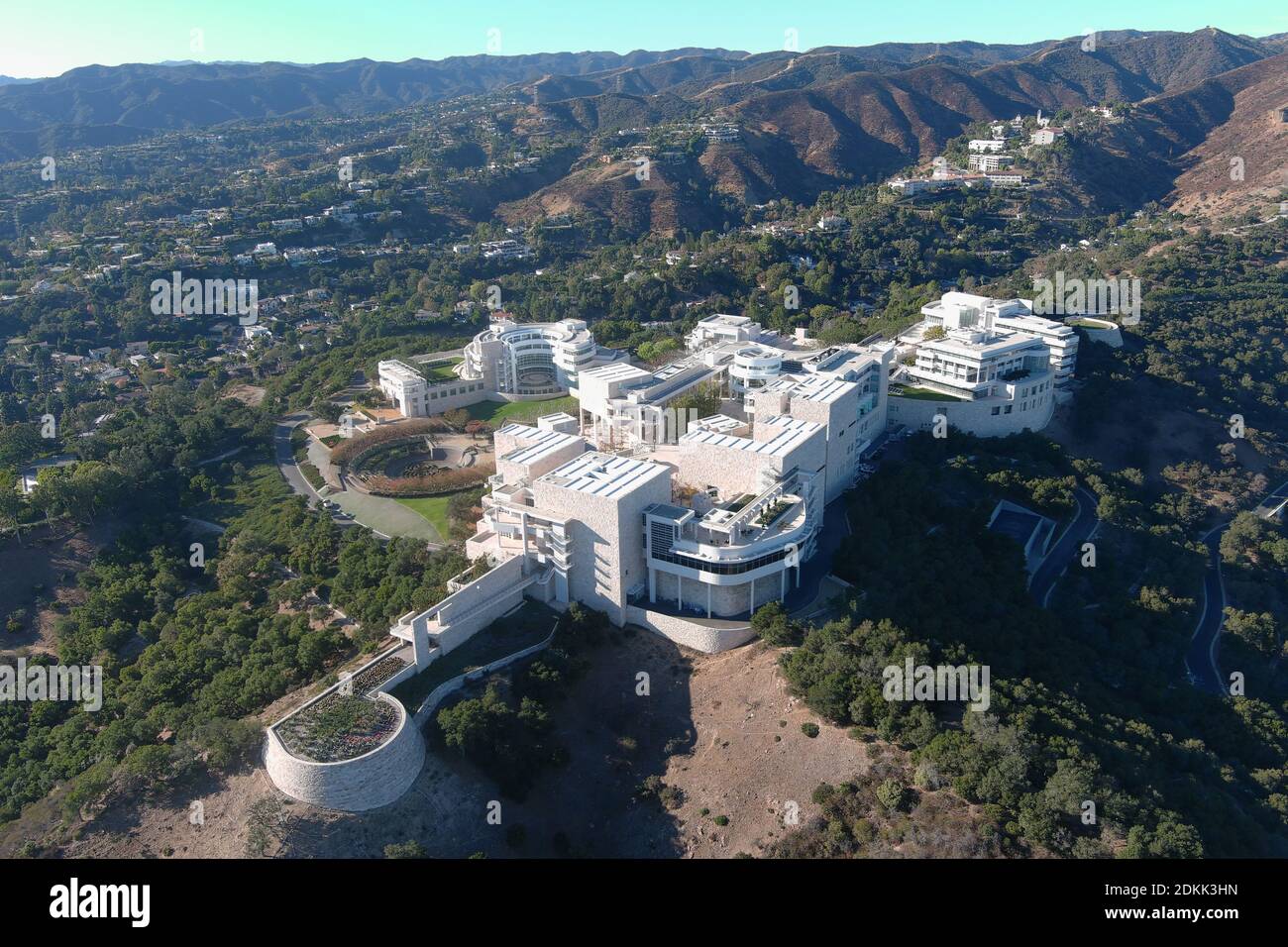Una vista aerea del Getty Center, martedì 15 dicembre 2020, a Los Angeles. Foto Stock