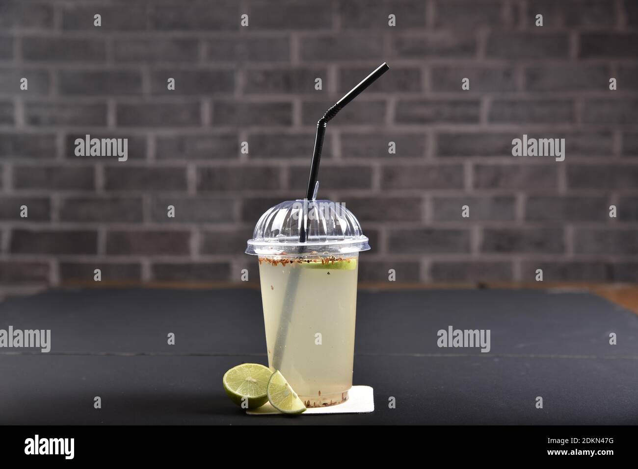 Il Bootleg proviene da Minneapolis. E' un cocktail rinfrescante fatto con lime di limone dolcificato naturalmente mescolato con menta, più gin, vodka o bourb Foto Stock