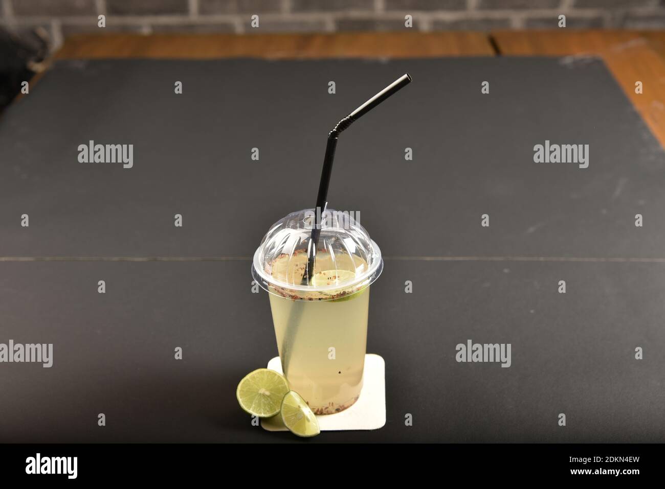 Il Bootleg proviene da Minneapolis. E' un cocktail rinfrescante fatto con lime di limone dolcificato naturalmente mescolato con menta, più gin, vodka o bourb Foto Stock