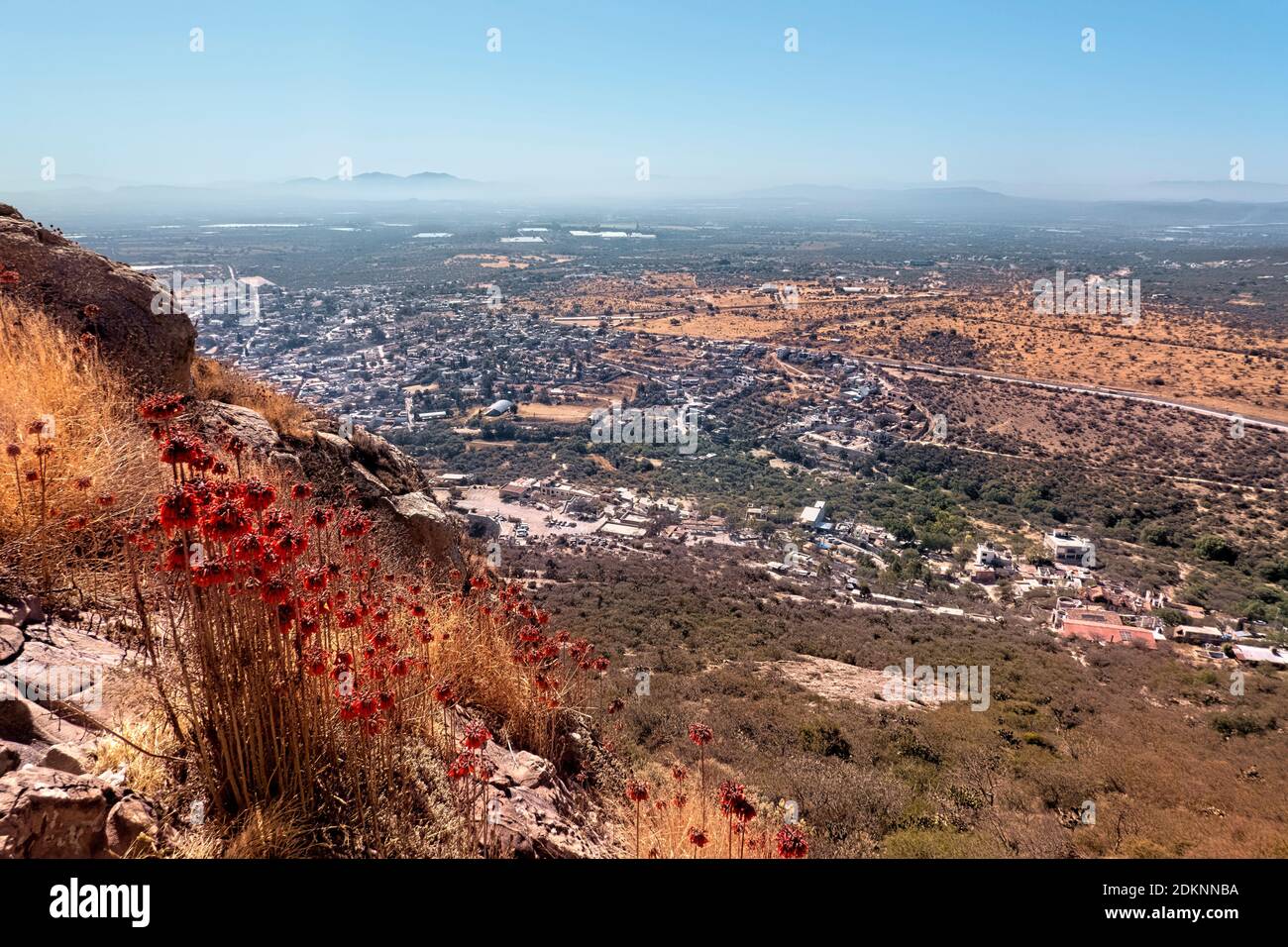 La vista da Peña de Bernal, sito dell'UNESCO e uno dei monoliti più grandi del mondo, Queretaro, Messico Foto Stock