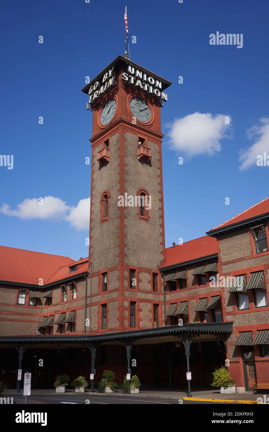 Portland Union Station e la sua iconica torre dell'orologio, nel centro di Portland, Oregon. Foto Stock