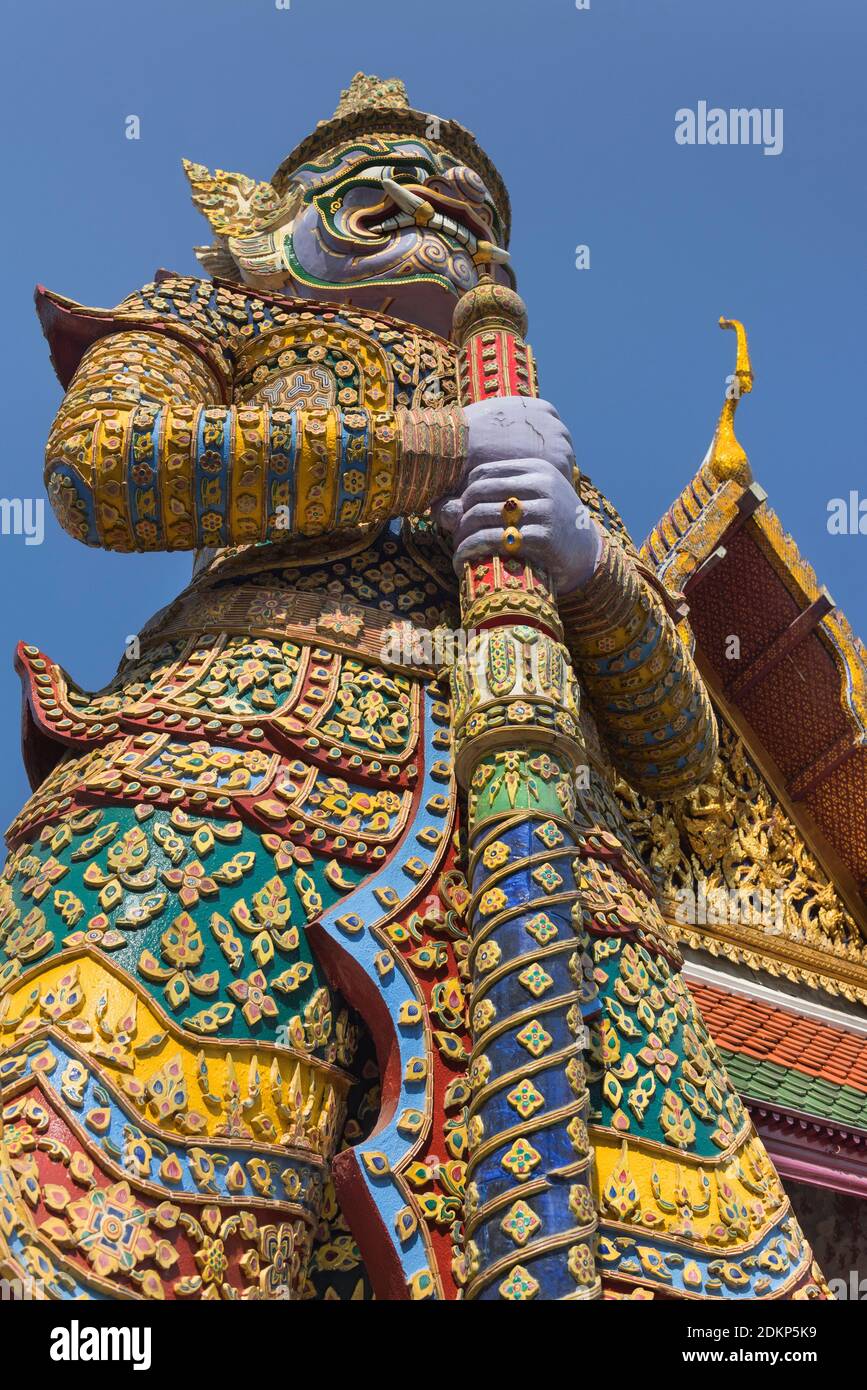 Protezione Yaksha il Wat Phra Kaew Grand Palace a Bangkok in Tailandia Foto Stock