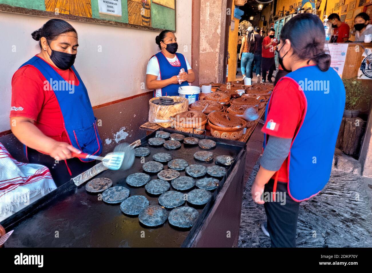Cucina gustosa gorditas di mais blu, Bernal, Queretaro, Messico Foto Stock