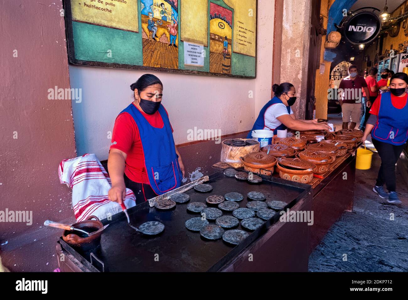 Cucina gustosa gorditas di mais blu, Bernal, Queretaro, Messico Foto Stock
