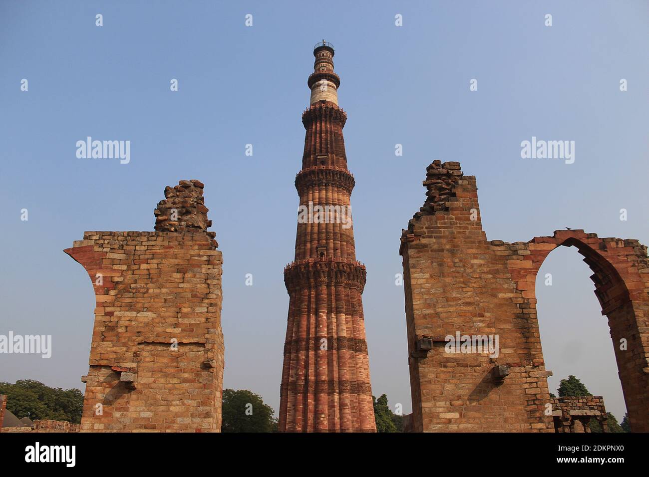Questa foto mostra qutub minar Foto Stock