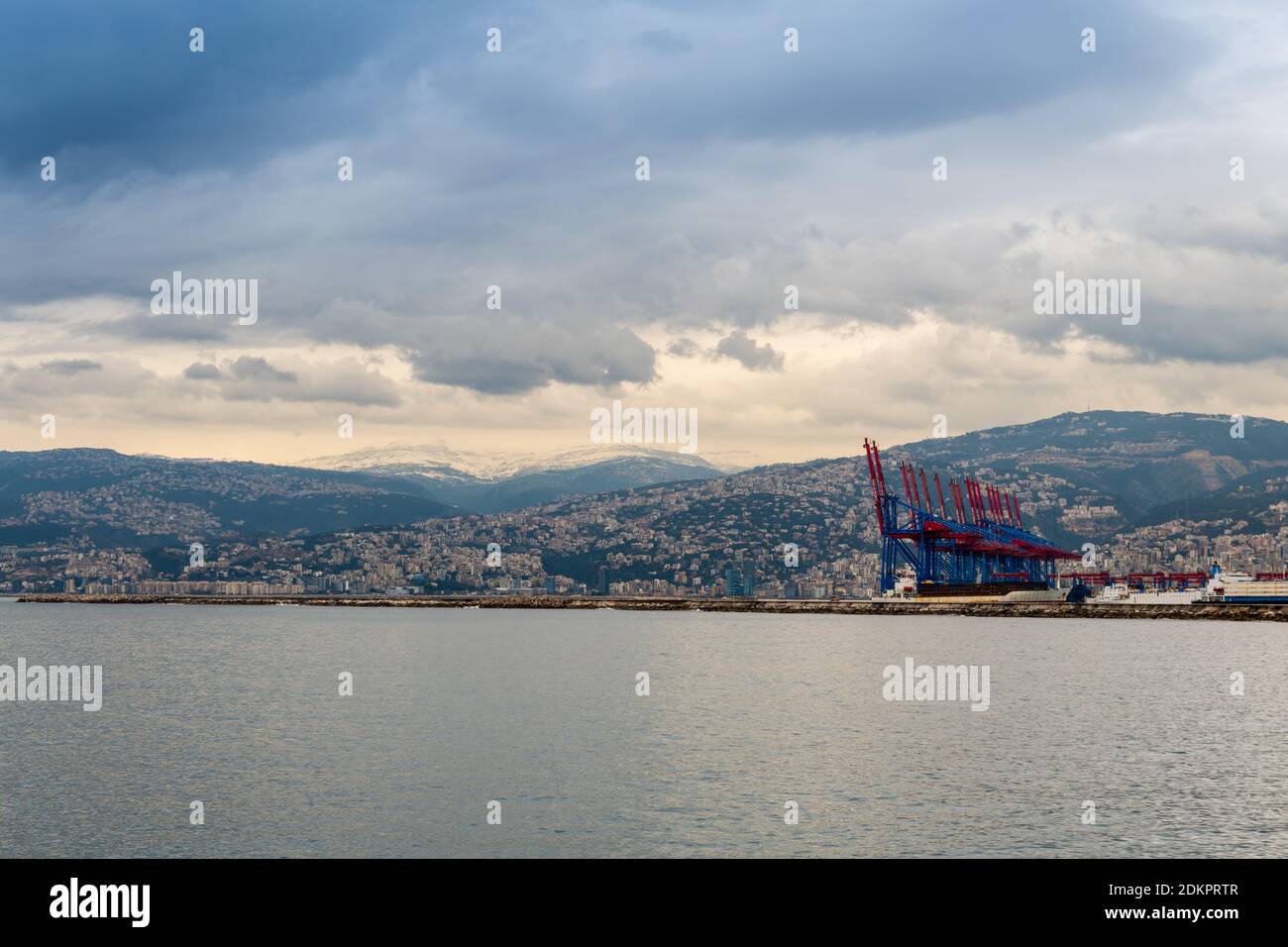 Porto di Beirut dal mare Foto Stock