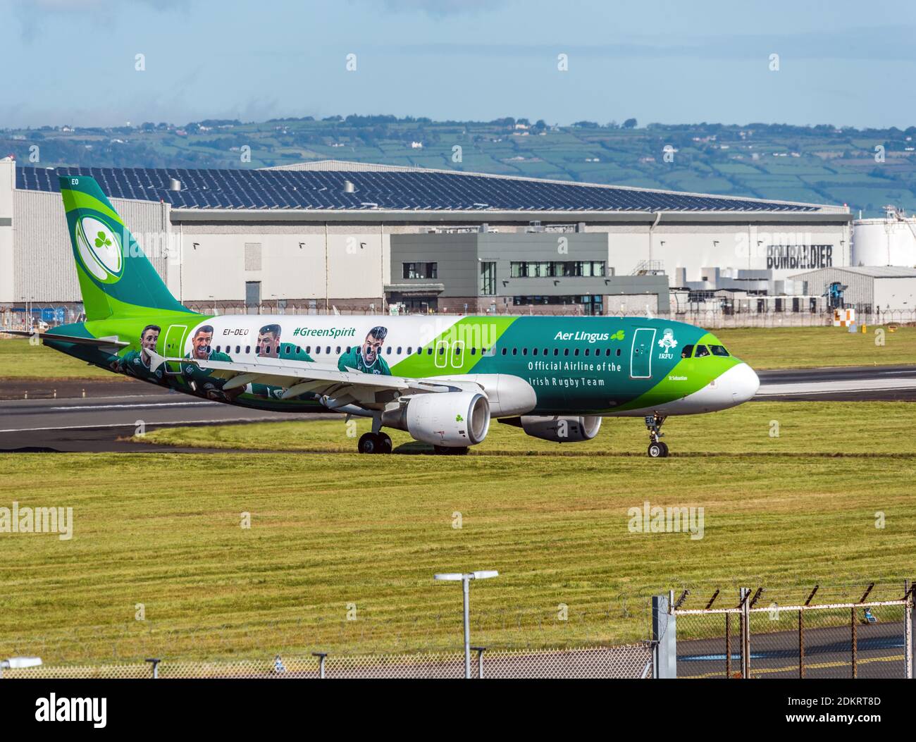 AE Lingus Airbus A320 EI-DEO in IRFU Irish Rugby Football Union livrea arrivo a BHD Belfast City Airport, Irlanda del Nord da LHR London Heathrow Foto Stock