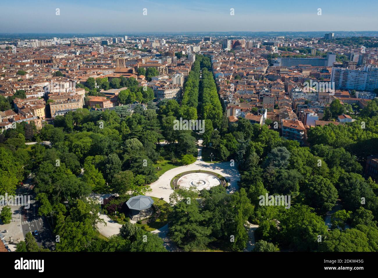 Tolosa (Francia meridionale): Vista aerea del parco "Jardin du Grand Rond" (noto anche come Boulingrin) e delle corsie "allees Forain Francois Verdier" Foto Stock