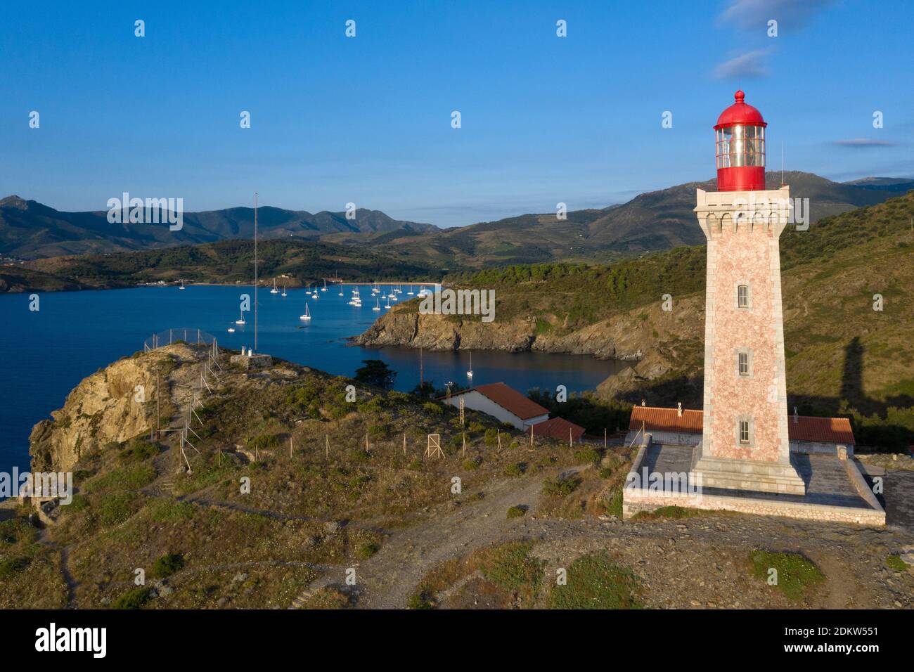 Port-Vendres (Francia meridionale): Vista aerea del faro di Cap Bear lungo la zona costiera della Costa Vermeille Foto Stock