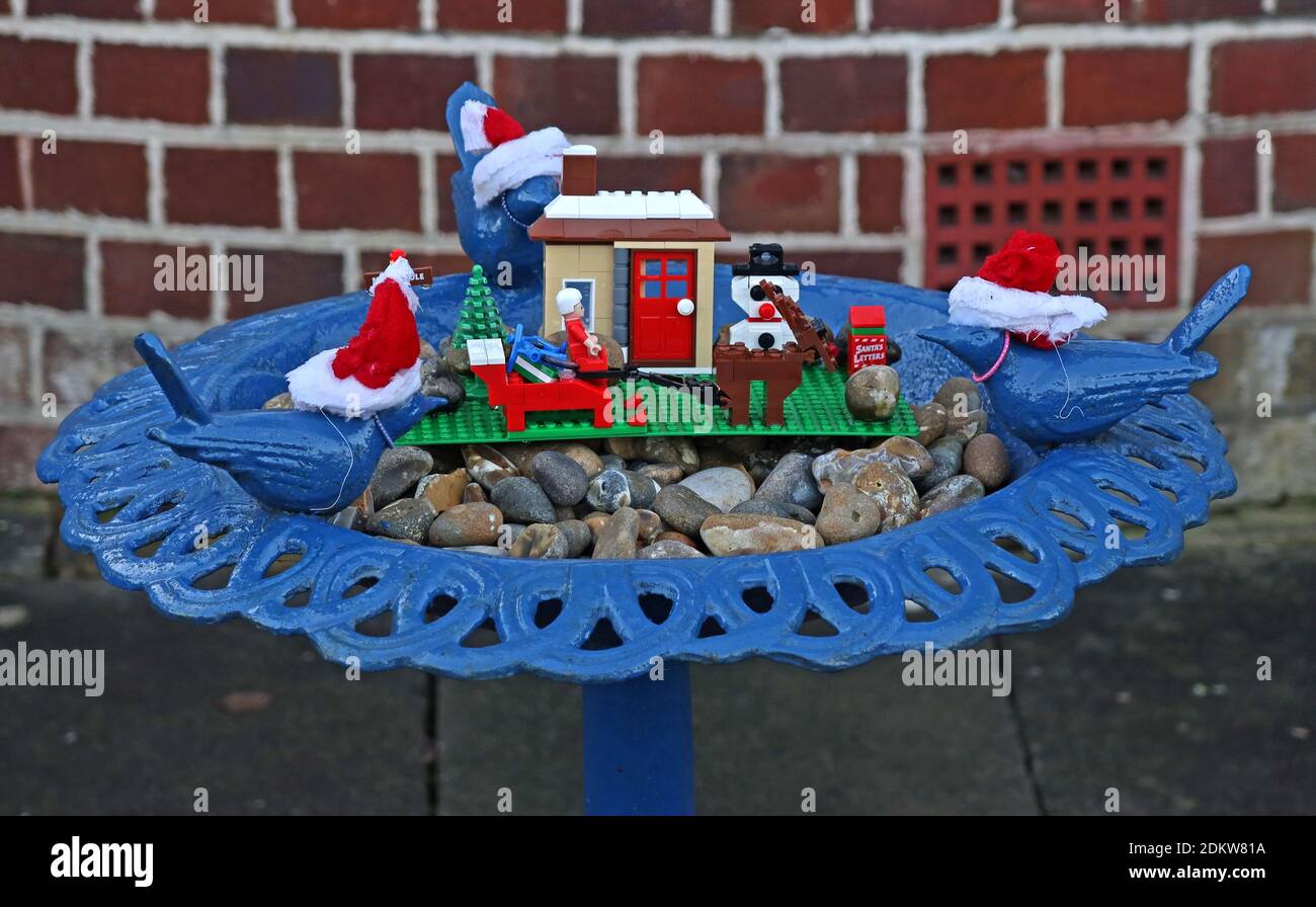 Presepio LEGO, scena natalizia, in un giardino, grappenhall, Warrington, Cheshire, Inghilterra, UK, WA4 Foto Stock