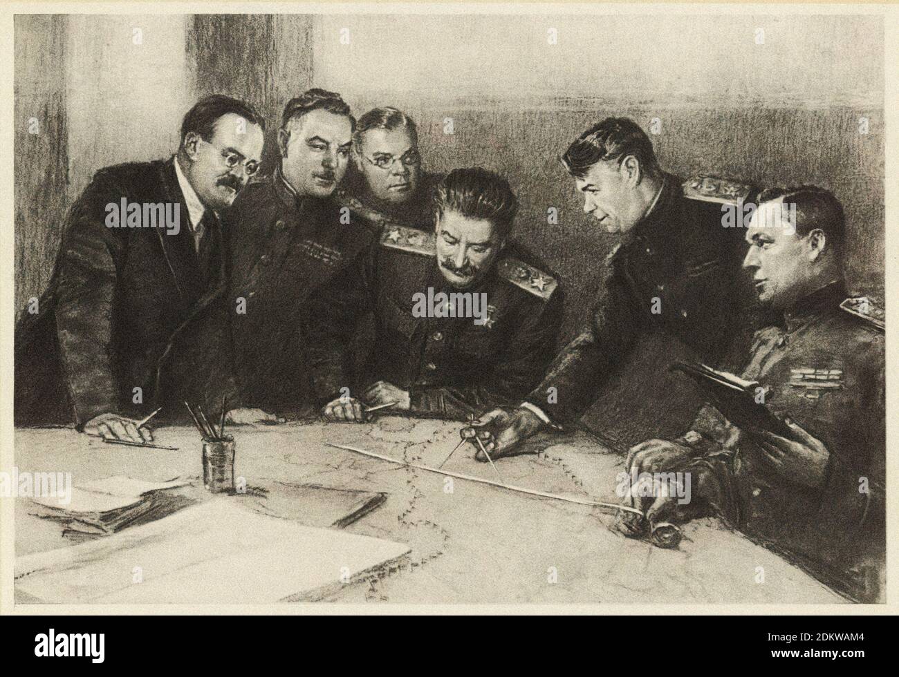 Da sinistra a destra: V. Molotov, K. Voroshilov, A. Shcherbakov, I. Stalin, A. Vasilevsky, K. Rokossovsky per lo sviluppo di un progetto per l'encircolo Foto Stock