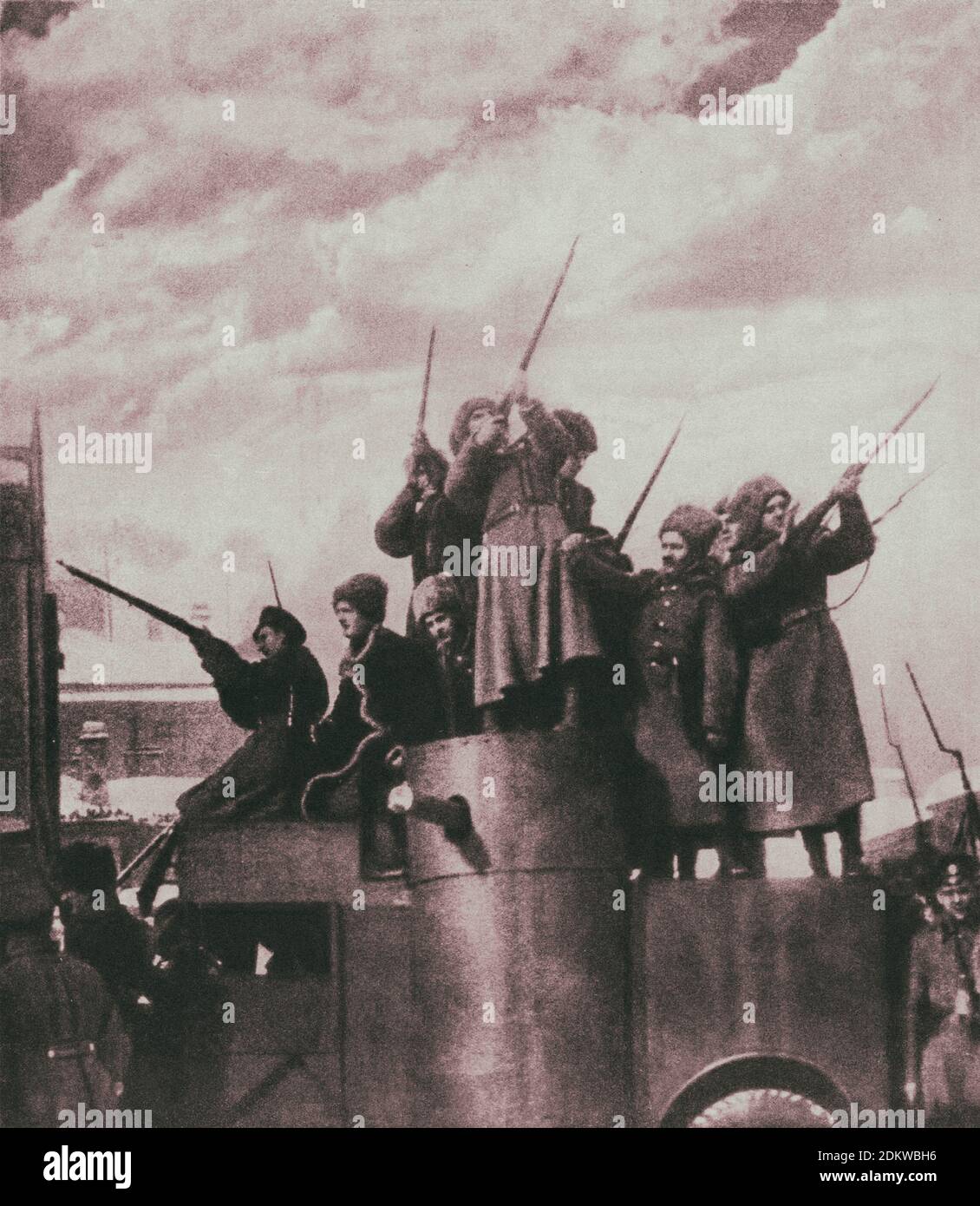 Ottobre Rivoluzione a Pietrogrado. Fomer Impero russo. Ottobre 1917. Dal libro di propaganda sovietica Foto Stock