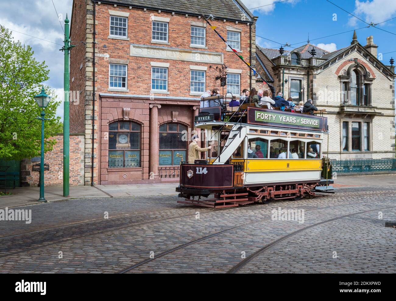 Tram d'epoca al Beamish Open Air Museum nella contea di Durham Inghilterra nord-orientale Foto Stock