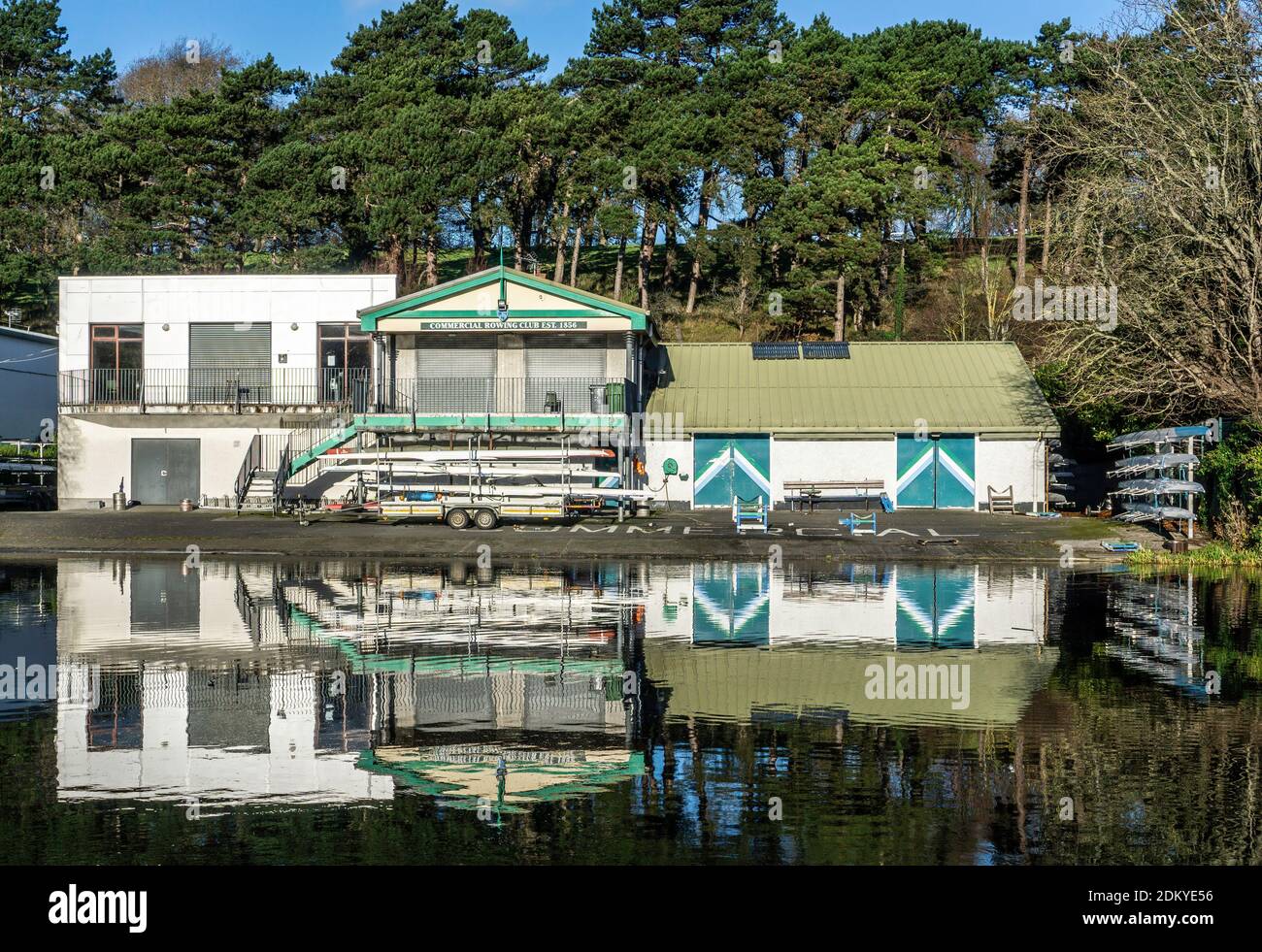 Il Commercial Rowing Club di Islandbridge, Dublino, Irlanda. Questo club ripercorre la sua storia nel 1856 ed è il secondo club di canottaggio più antico d'Irlanda Foto Stock