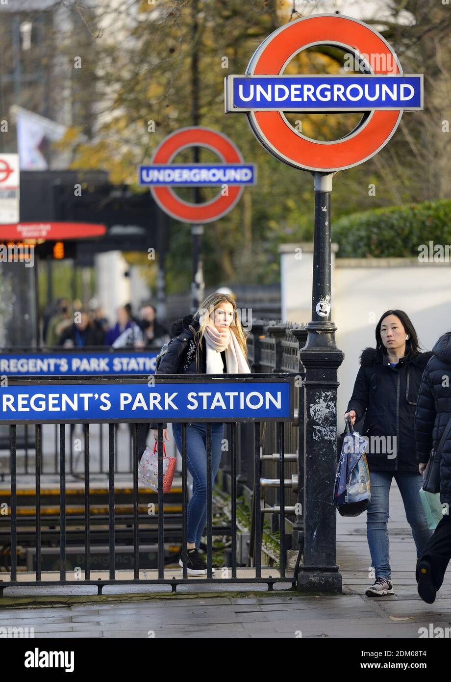 Londra, Inghilterra, Regno Unito. Ingresso alla stazione della metropolitana Regent's Park su Marylebone Road Foto Stock